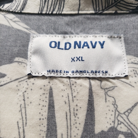 Two Old Navy Hawaiian Shirts Size XXL Floral 100% Rayon Soft Beach Wear - Picture 4 of 10